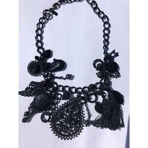Treska Black Necklace